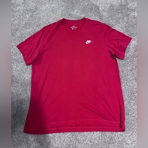 Nike t-shirt. Size XL. Excellent preowned condition. Red.
